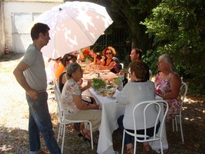 QUAND LES VOISINS PALABRENT SOUS LES TILLEULS