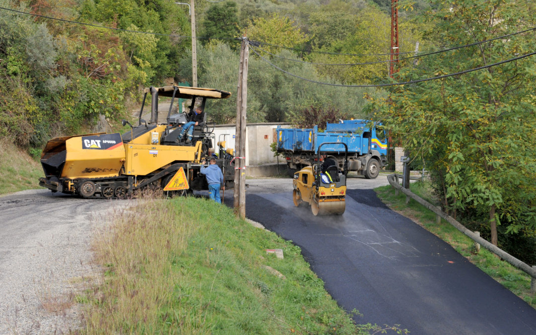 Importants travaux de goudronnage dans les quartiers