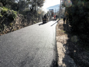 Un tapis d’enrobé tout neuf pour le chemin des Prats.