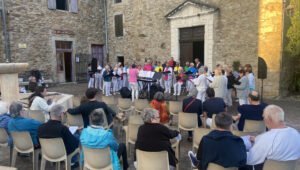 Concert de chorales sur la place de l’église